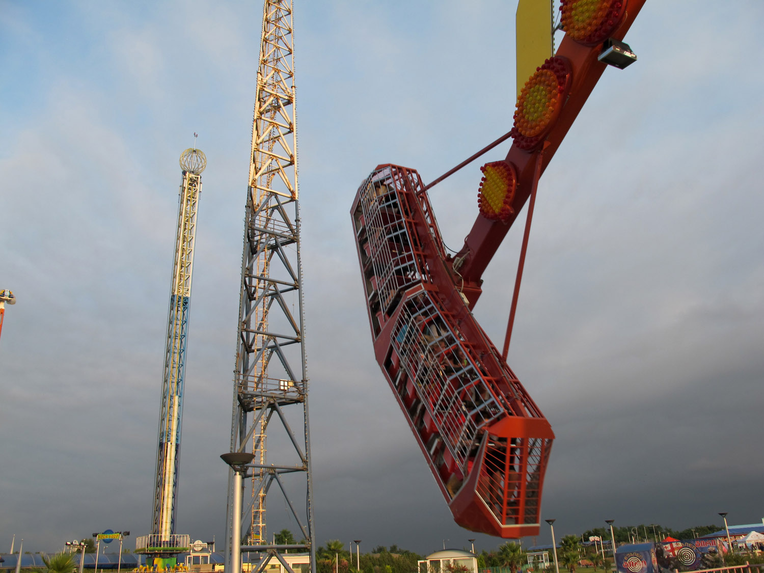 Pictured is the "Kamikaze" attraction in Tsitsinatela Kamikaze Attraction