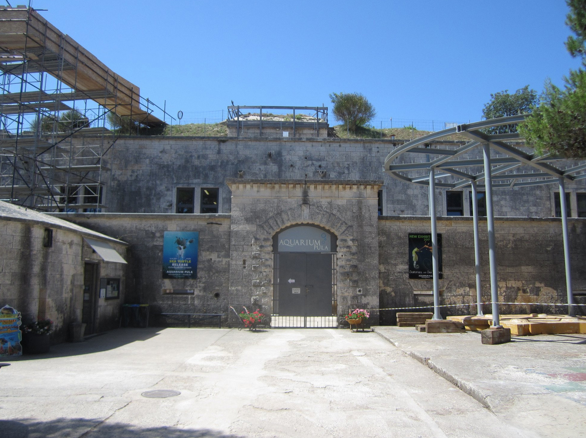 Photo of the Verudella Fort building, where the aquarium is located Entrance to the Pool Aquarium