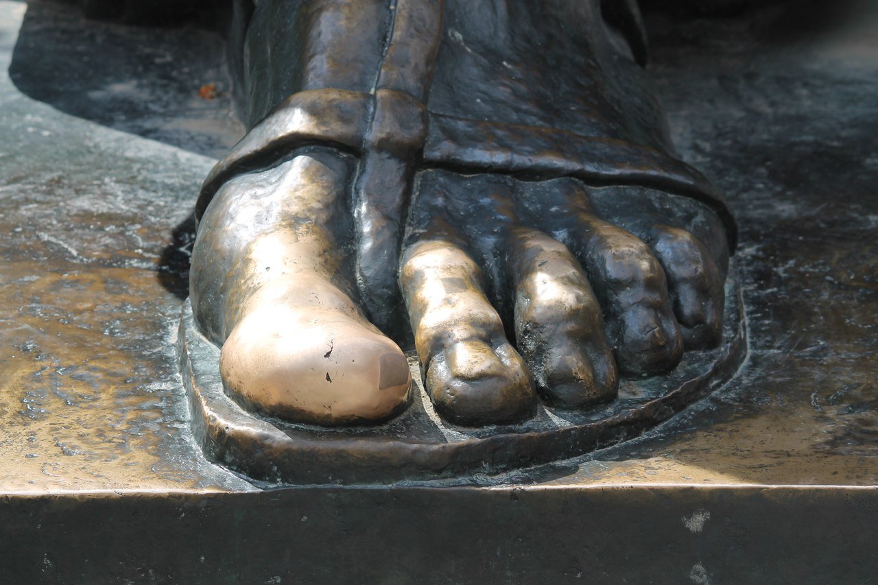 Left leg of Bishop Grguru of Nino