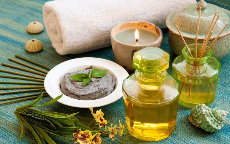 Massage with aromatic oils