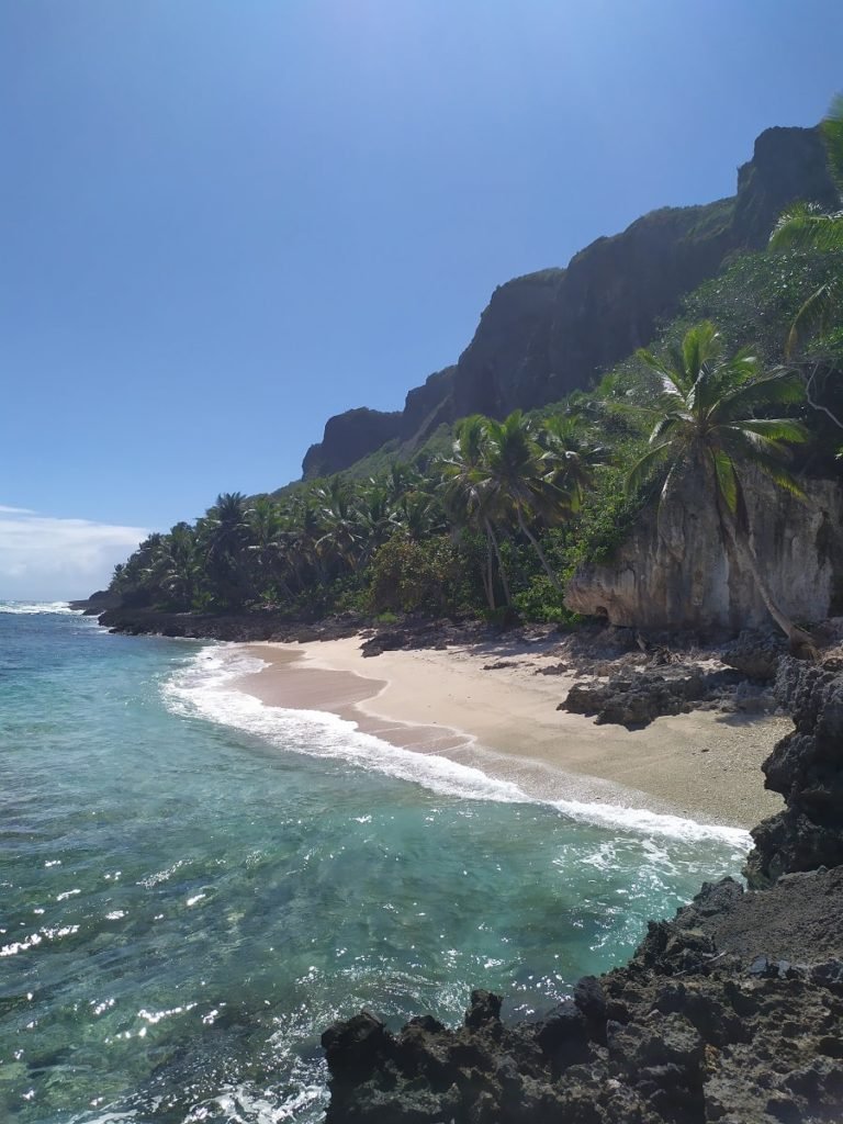 what does fronton beach look like in the dominican republic