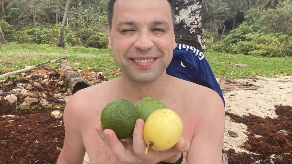 fruit on the way to Fronton and madama beaches