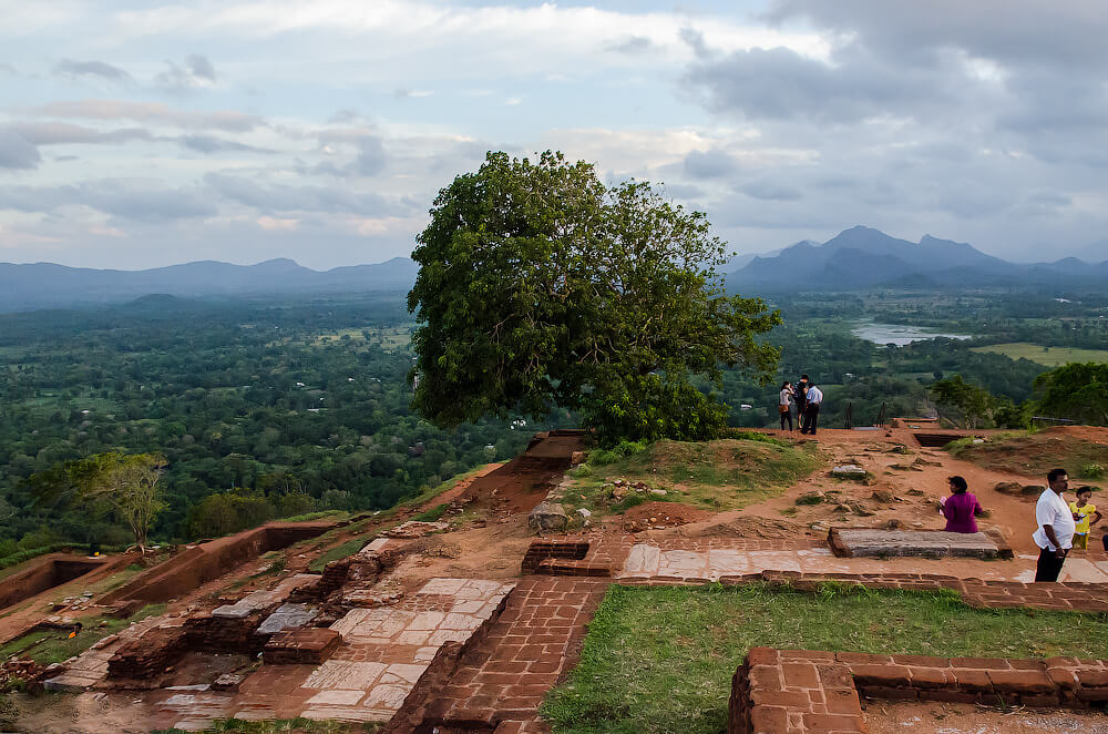 Photo of the ruins of the palace at the top of the mountain Ruins of the palace