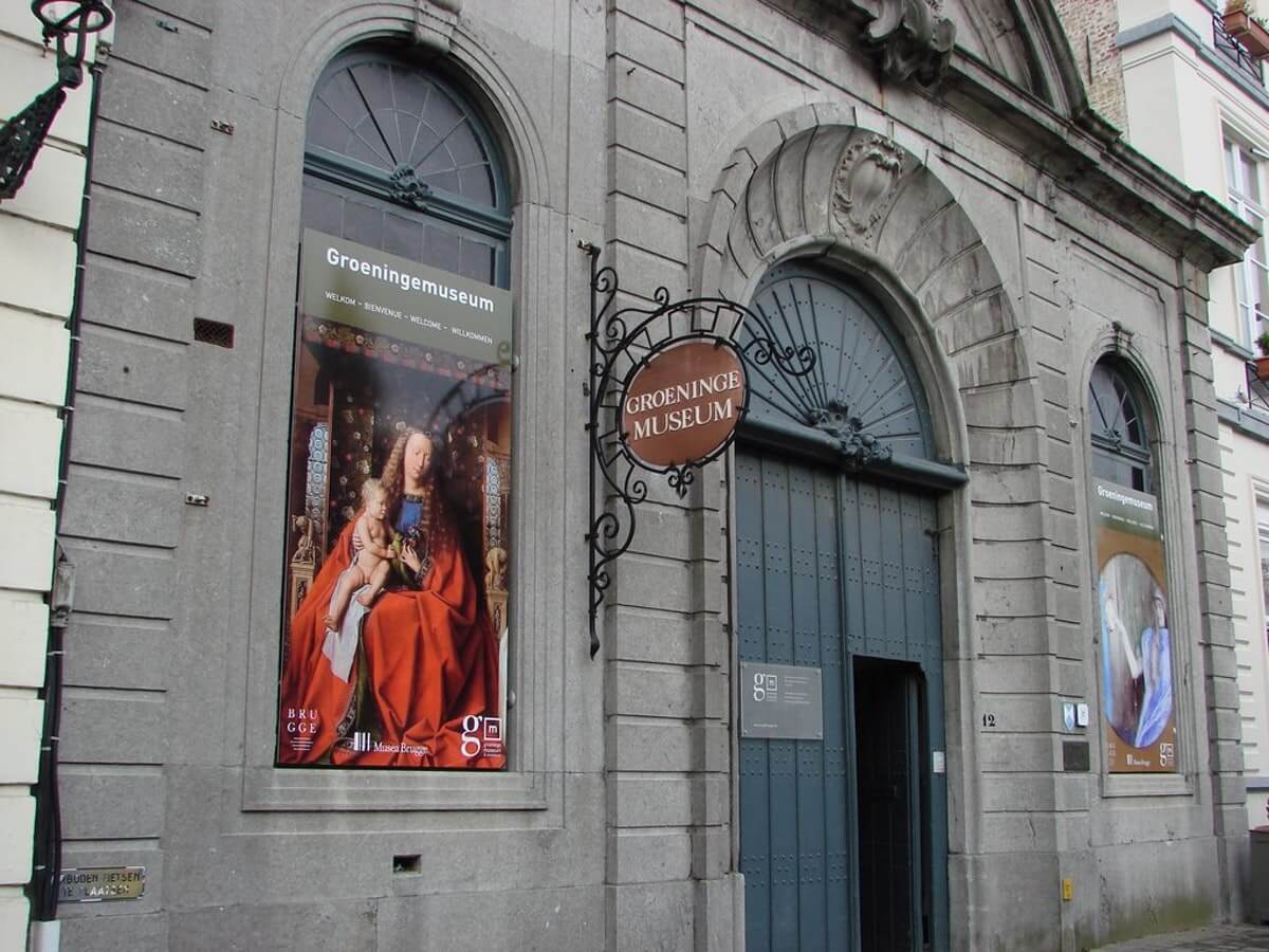 Photo of the Groening Museum building in Bruges Groening Museum