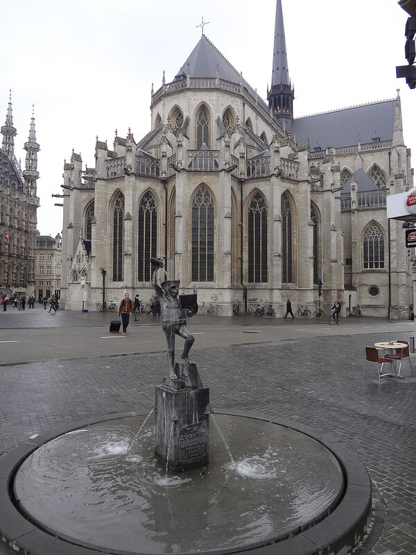Fountain monument to Fonska Monument to Fonska