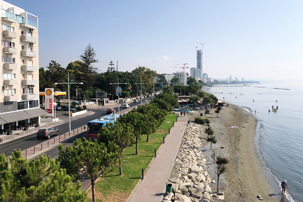 I took this photo at the end of September 2020. The water temperature was +27°C. The beach was not crowded: there were few tourists during the pandemic.