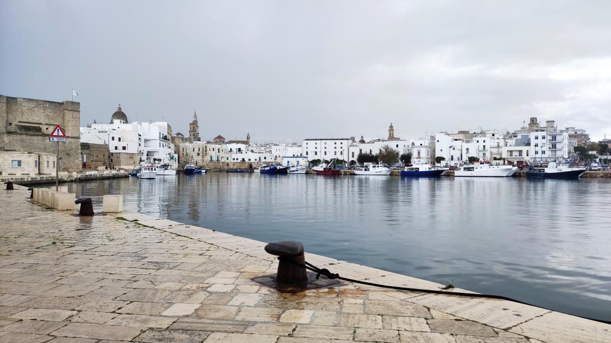 View of the old town of Monopoli from the port / photo by Marina Grigorenko View of the old town of Monopoli from the port / photo by Marina Grigorenko