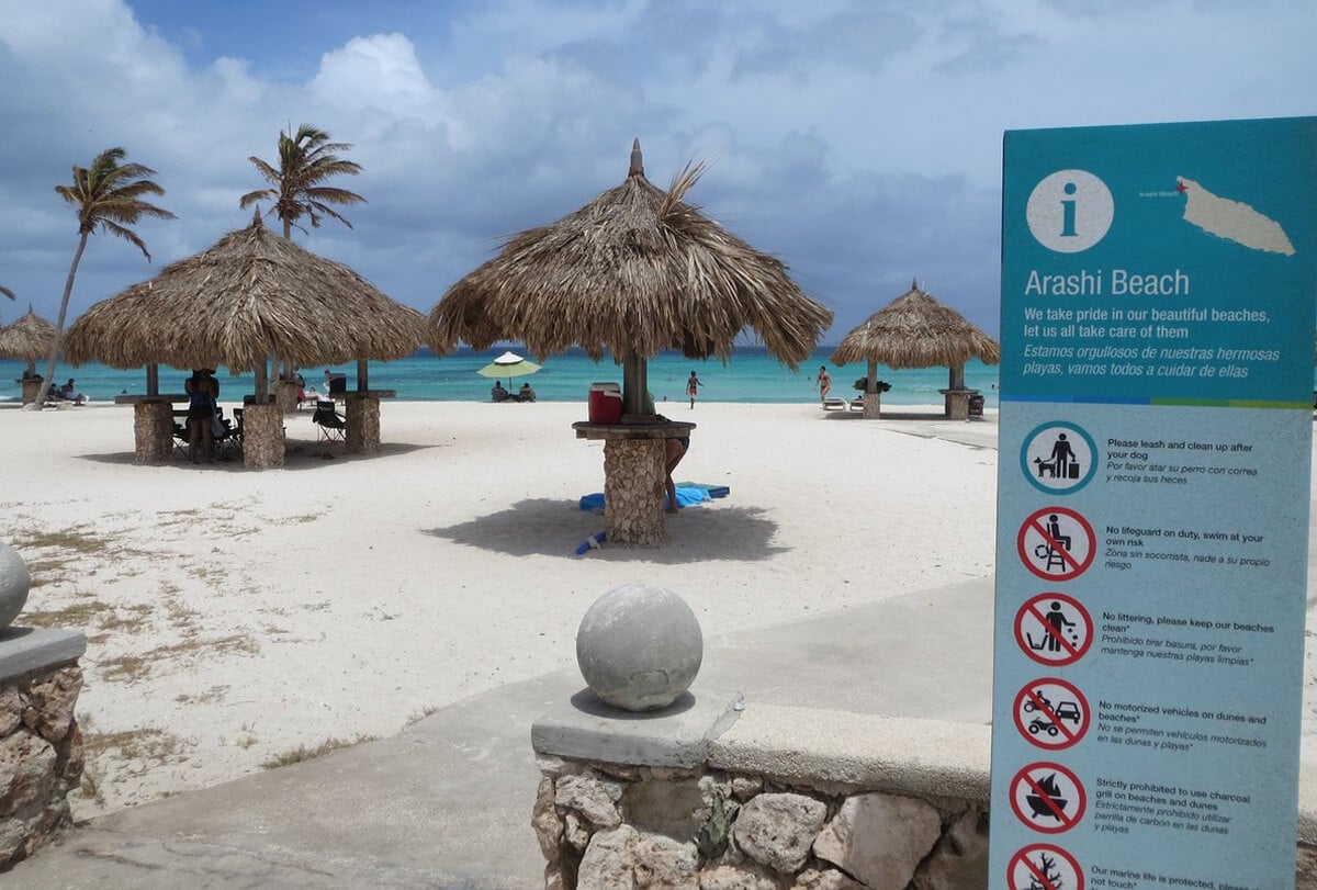 Photo of the sign at the entrance to Arashi Beach Arashi Beach Entrance