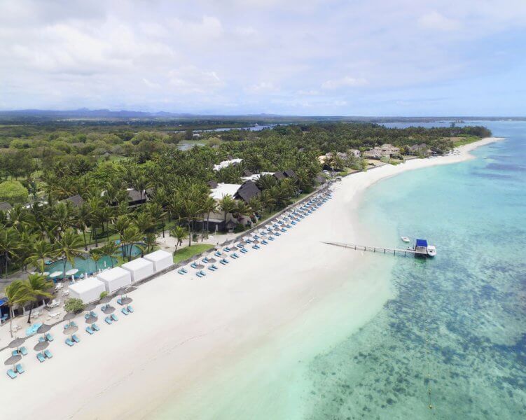 View of Belle Mare Beach and hotels in Mauritius Photo: Bel Mar Beach