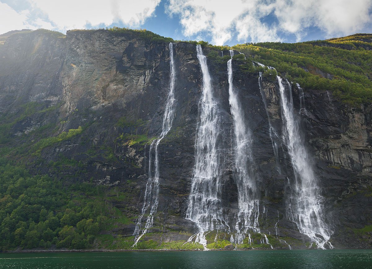 Photo of the Seven Sisters Waterfall