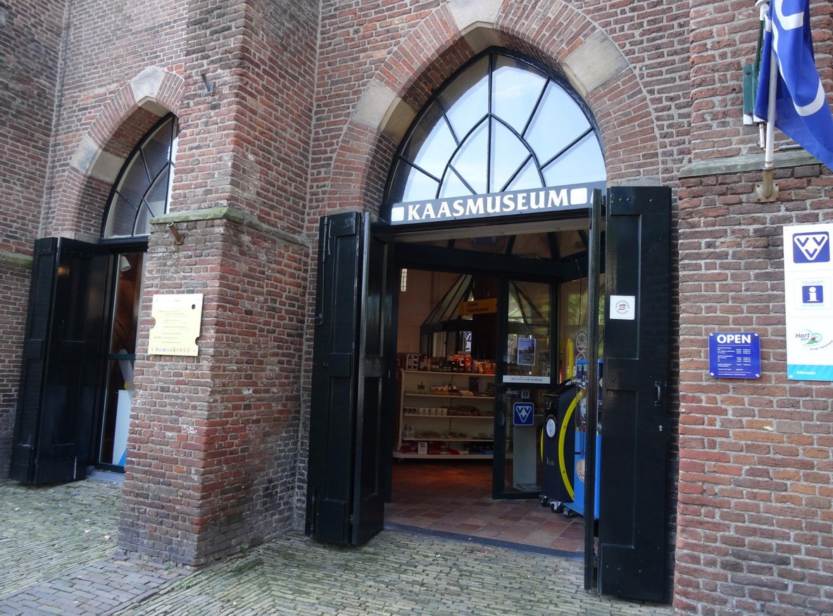 Photo of the entrance to the Cheese Museum in Alkmaar Entrance to the Cheese Museum, Alkmaar