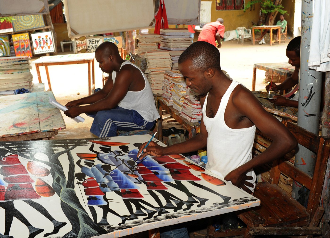 Photo of the process of creating a painting in the style of Eduardo Tingting Creating Tingating-style paintings
