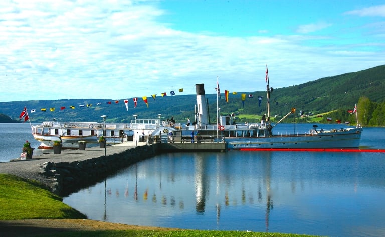 1856 paddle steamer on the lake in Lillehammer Photo: a steamship on Lake Mjøsa