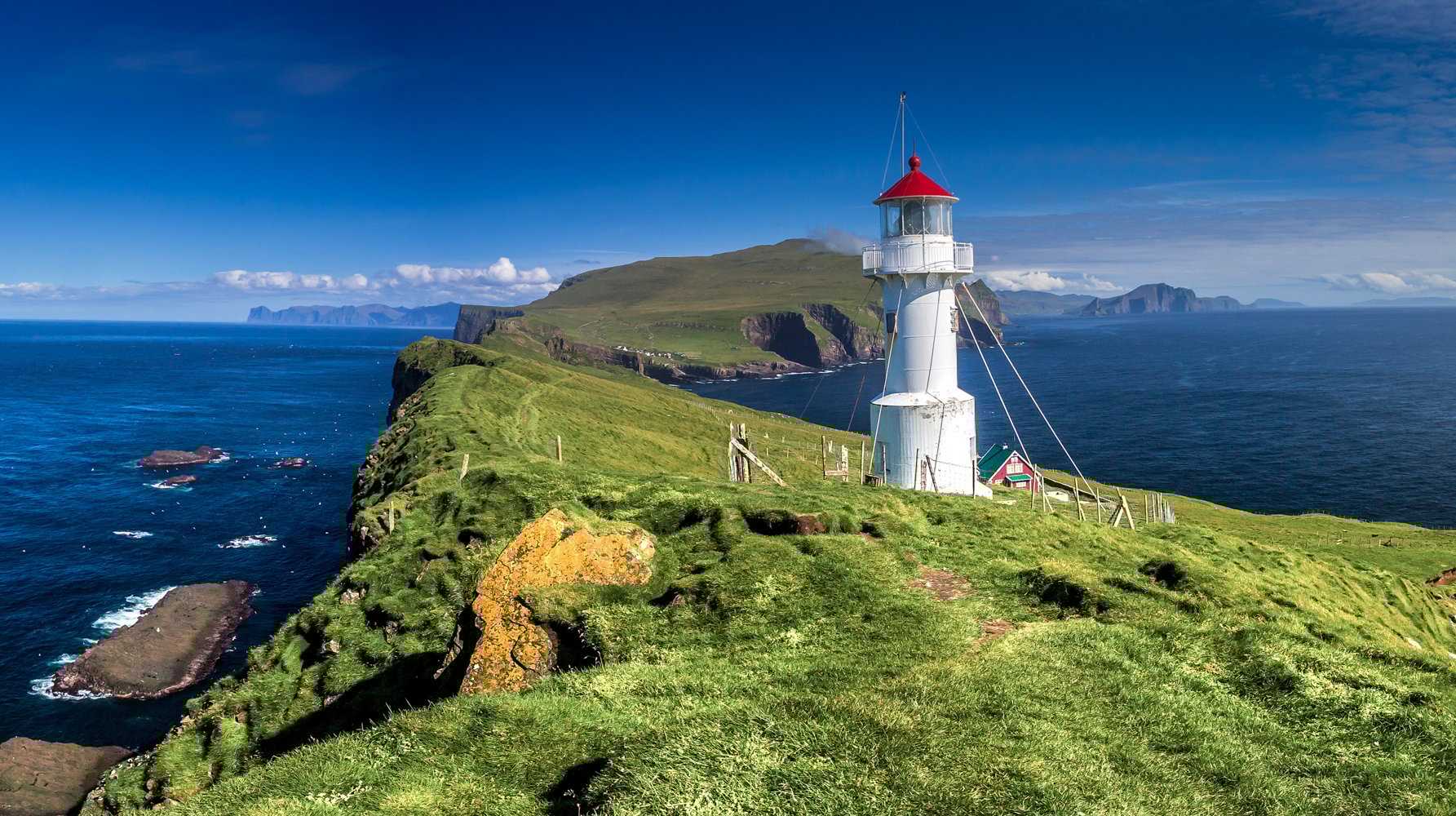The photo shows a lighthouse on Mýchinøy Island, Faroe Islands Faroe Islands Lighthouse