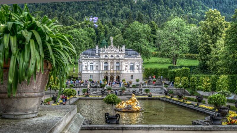 Park near the castle