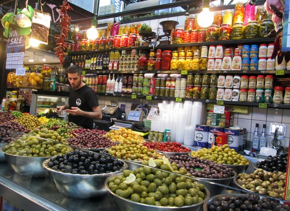 Photos of olives by weight at the market Olives on the market