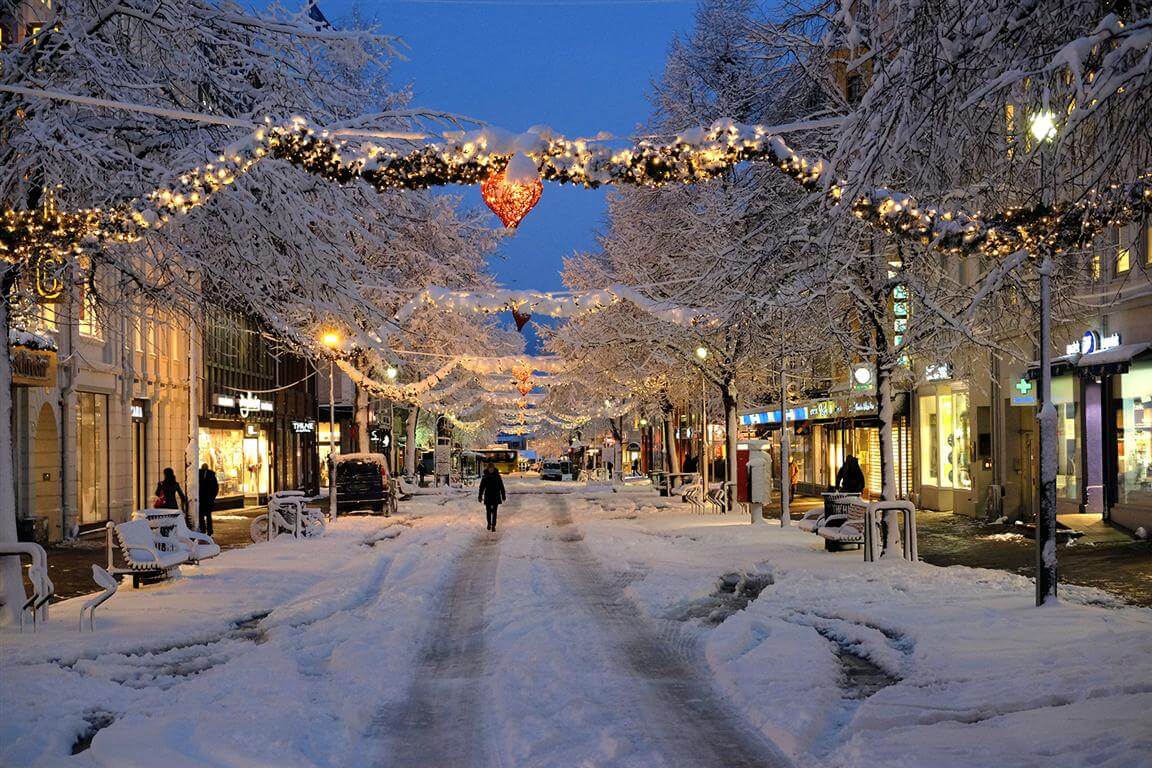 The main shopping street in Trondheim in winter The central shopping street in Trondheim