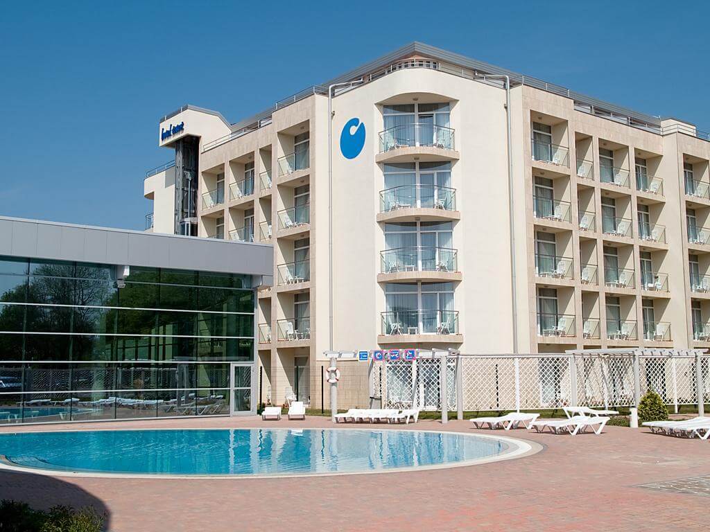 Photos of the Chatezh Hotel and the swimming pool Chatezh Hotel