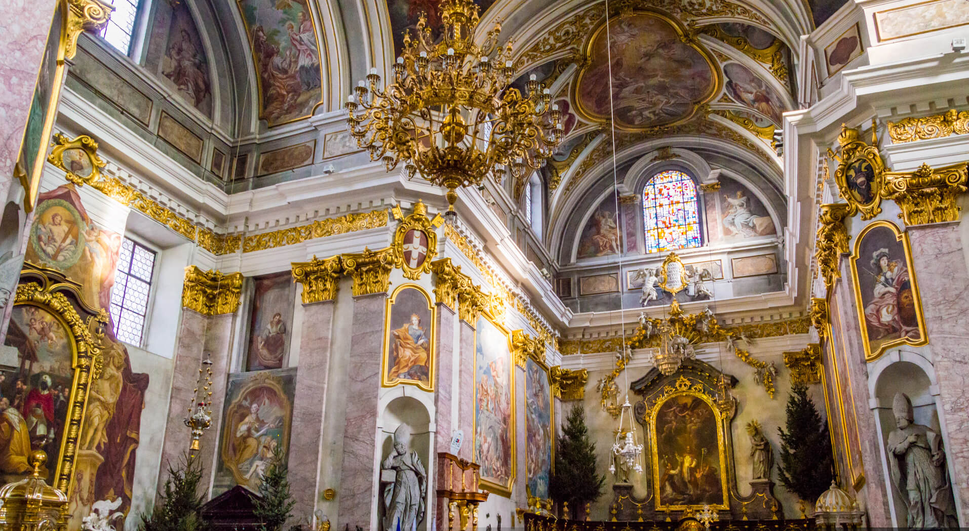 Photo of the interior of St. Nicholas Cathedral Interior of St. Nicholas Cathedral