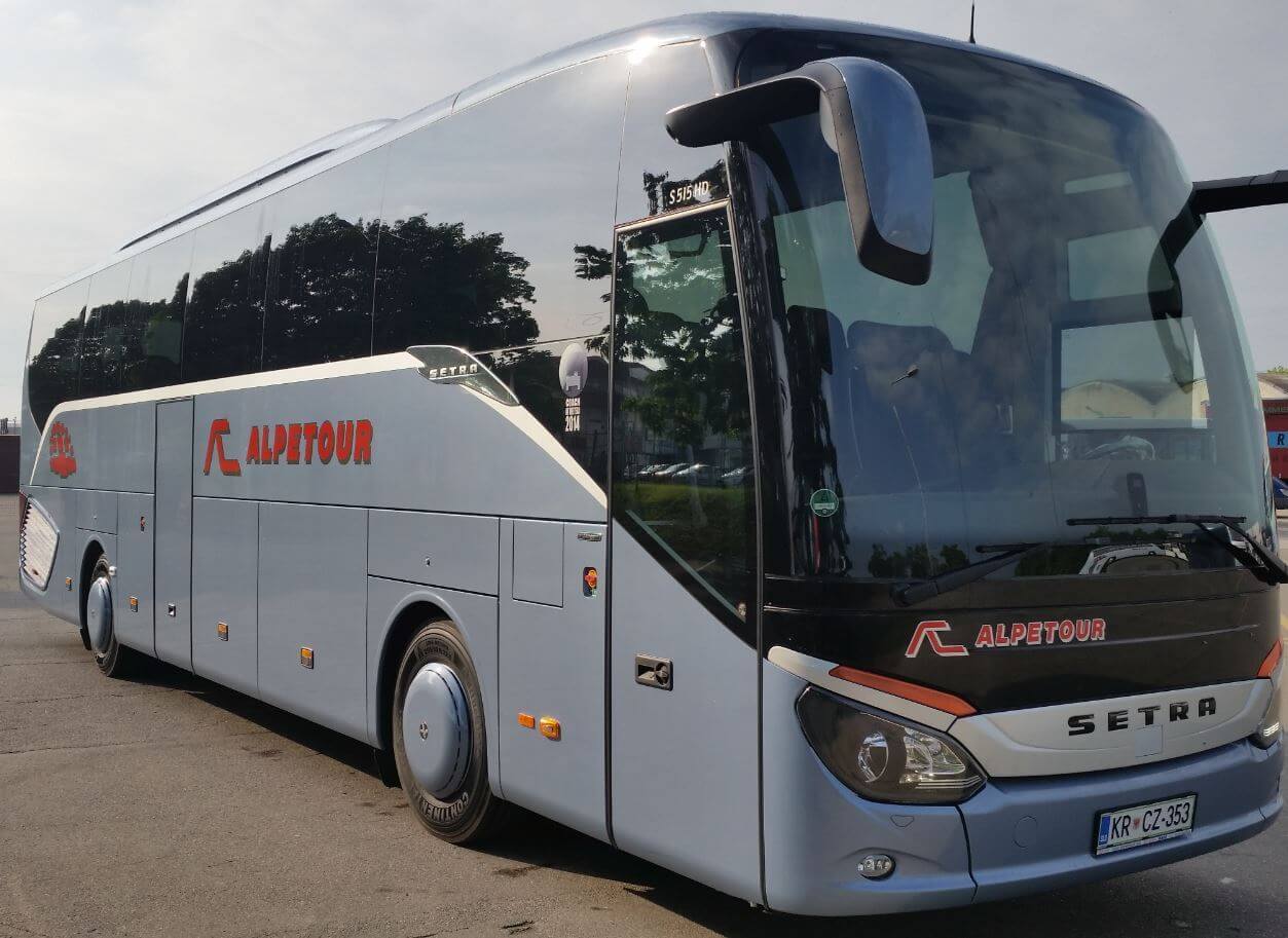 Photo of the AlpeTour bus AlpeTour bus carrier