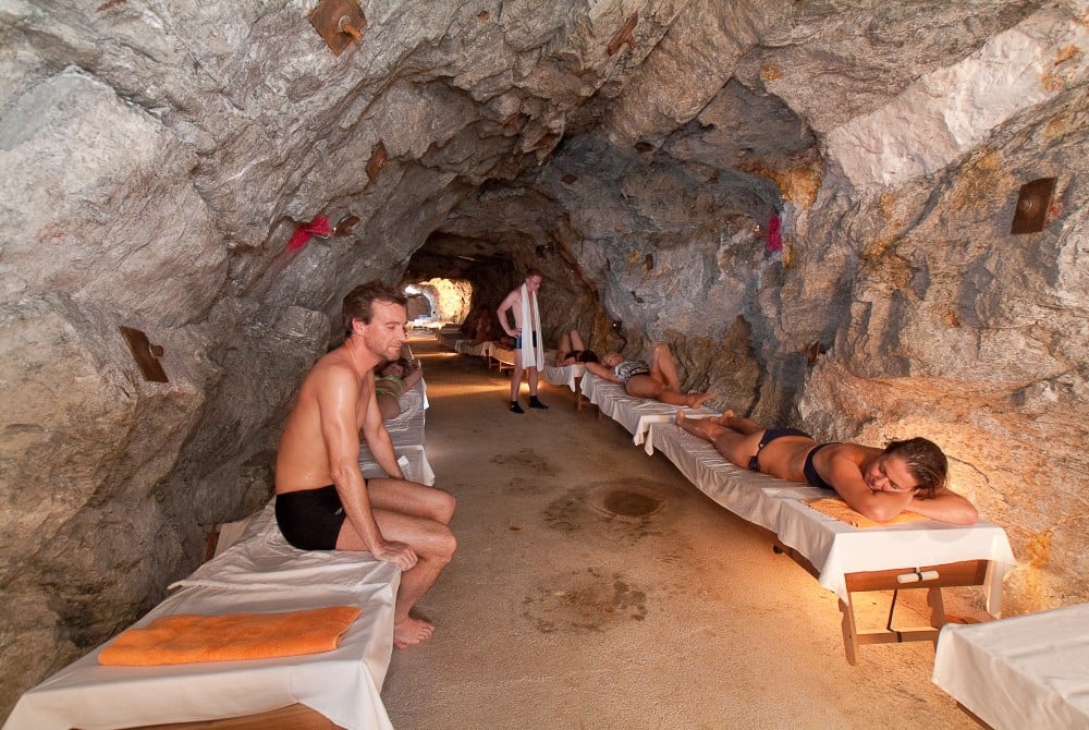 Inhalations in the radon mines of Bad Gastein Radon treatment in the Bad Gastein mines